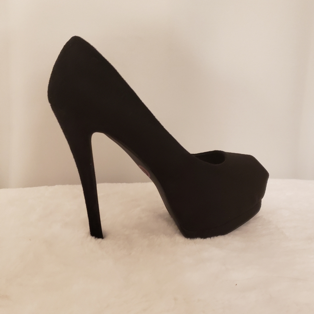 HeartSOUL Black Peeptoe Platform Heels - Size 8